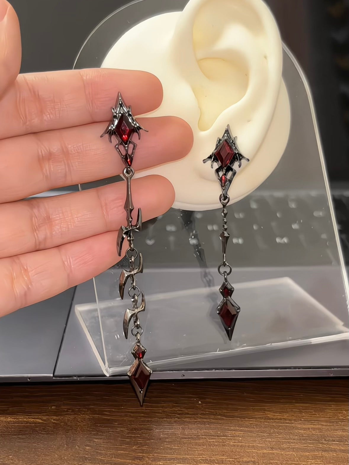 Goth Vampire Thorny Crimson Descent Stud Earring for Arlecchino