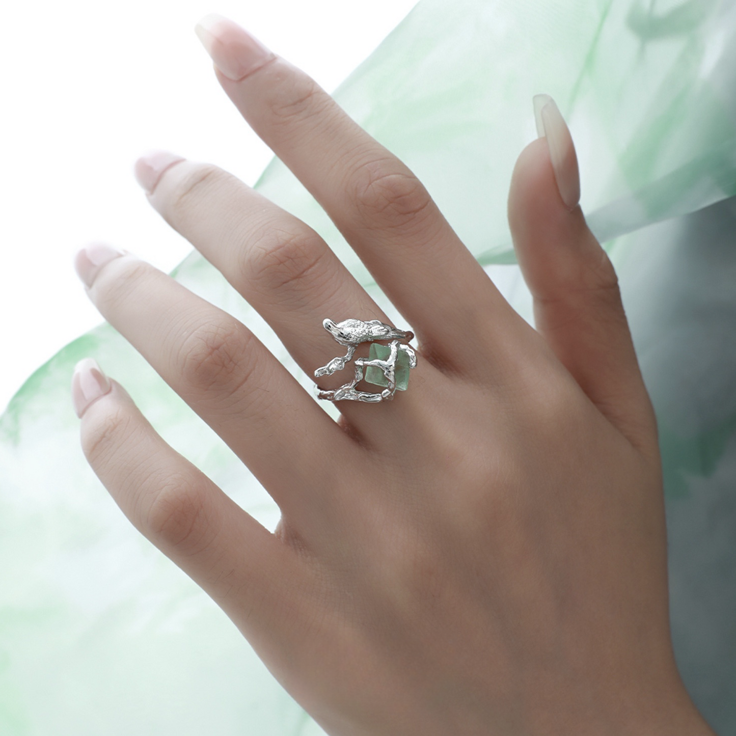 Pyroemerald-Ring mit fliegendem Vogel