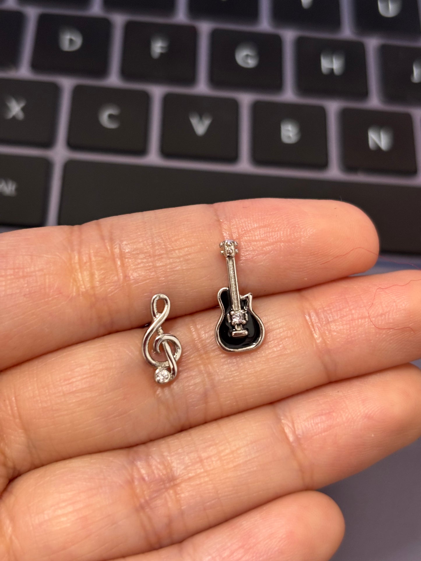 Guitar Musical Note 🎶Asymmetrical Ear Studs