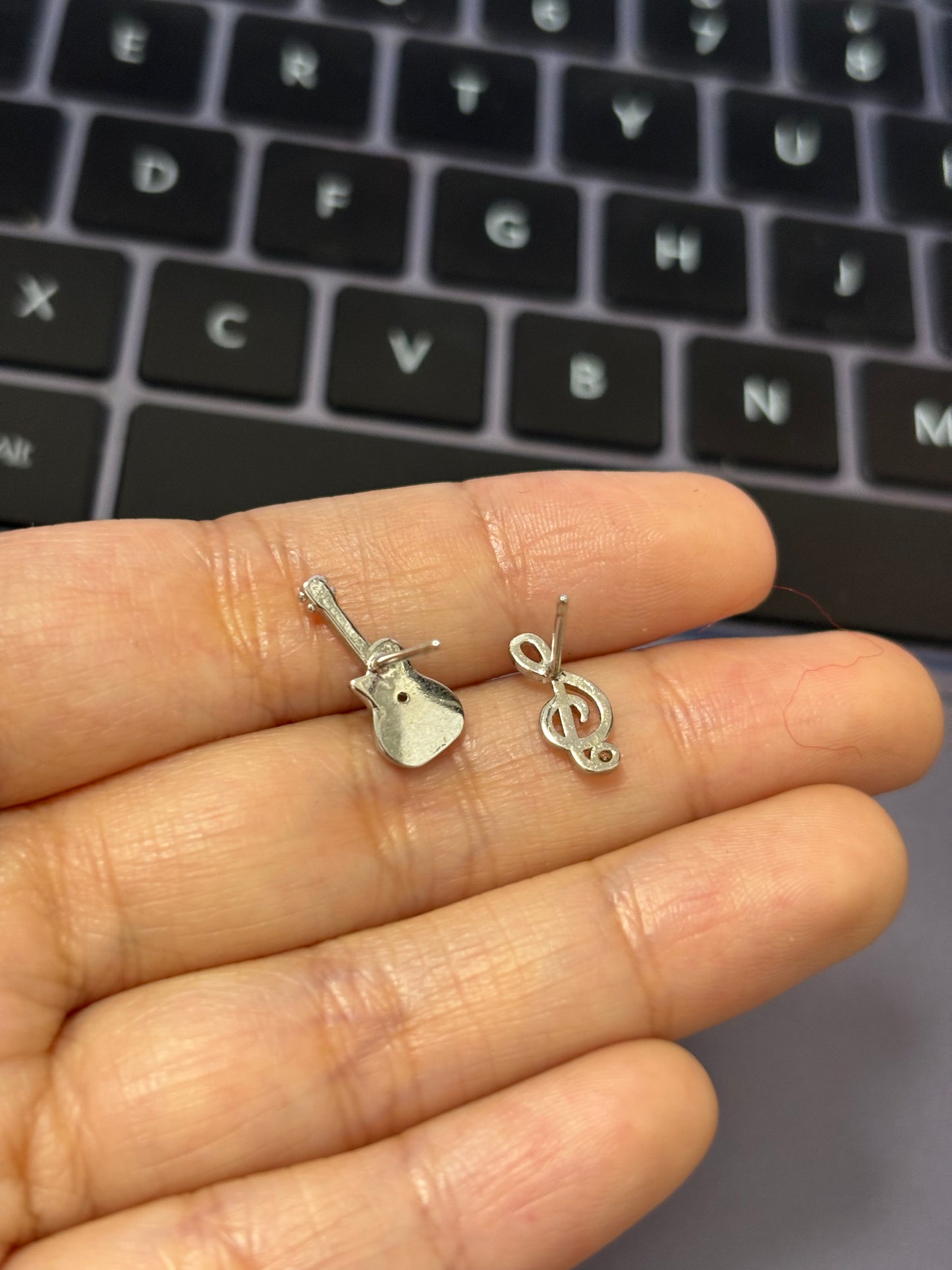 Guitar Musical Note 🎶Asymmetrical Ear Studs