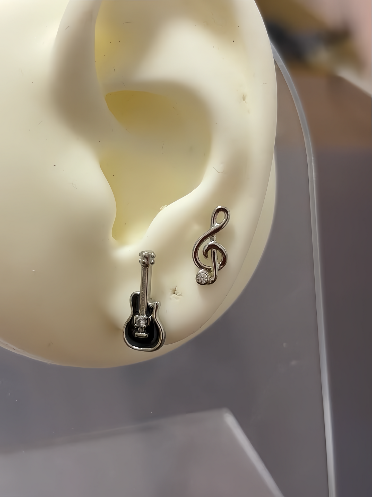 Guitar Musical Note 🎶Asymmetrical Ear Studs