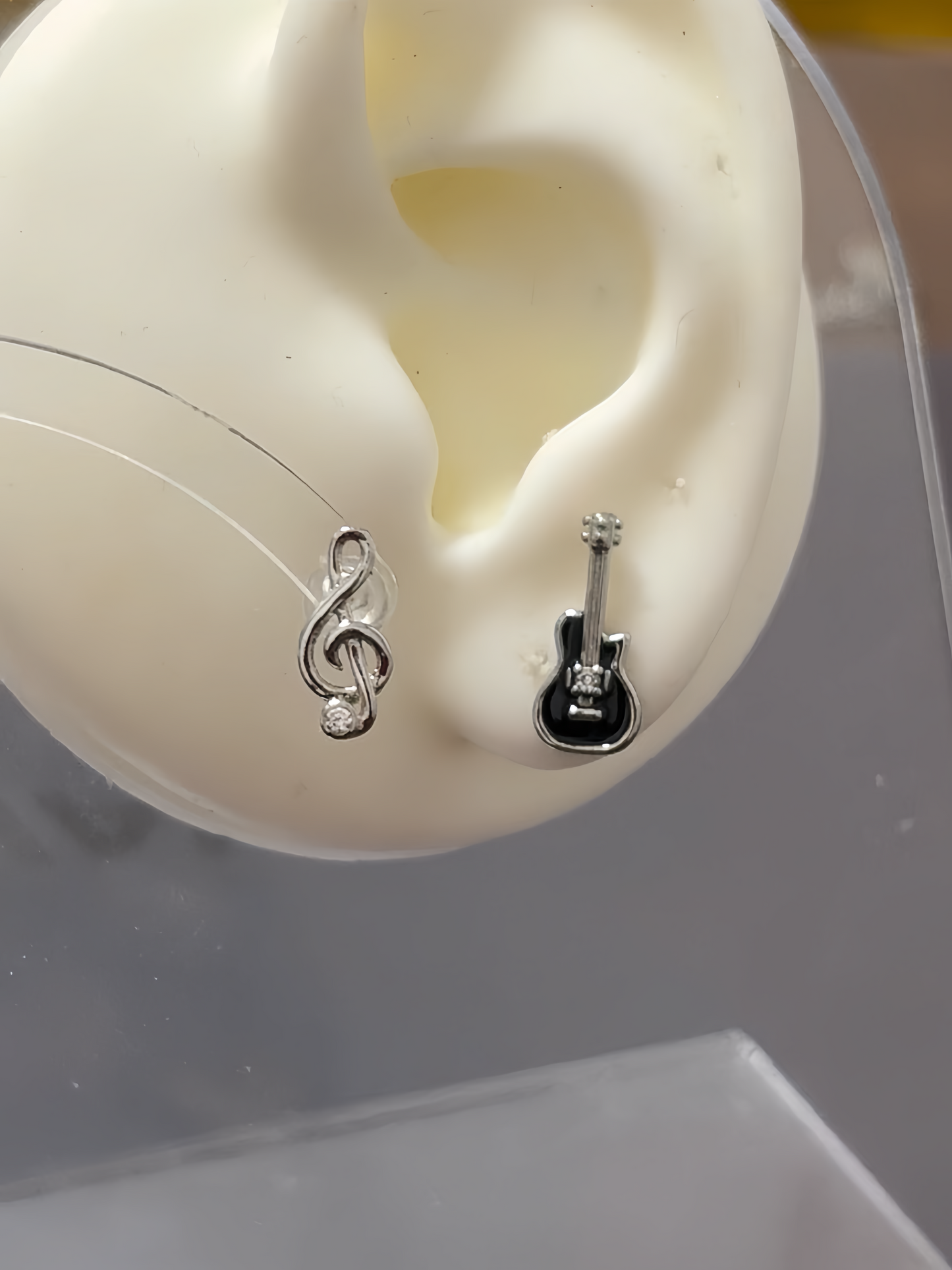 Guitar Musical Note 🎶Asymmetrical Ear Studs