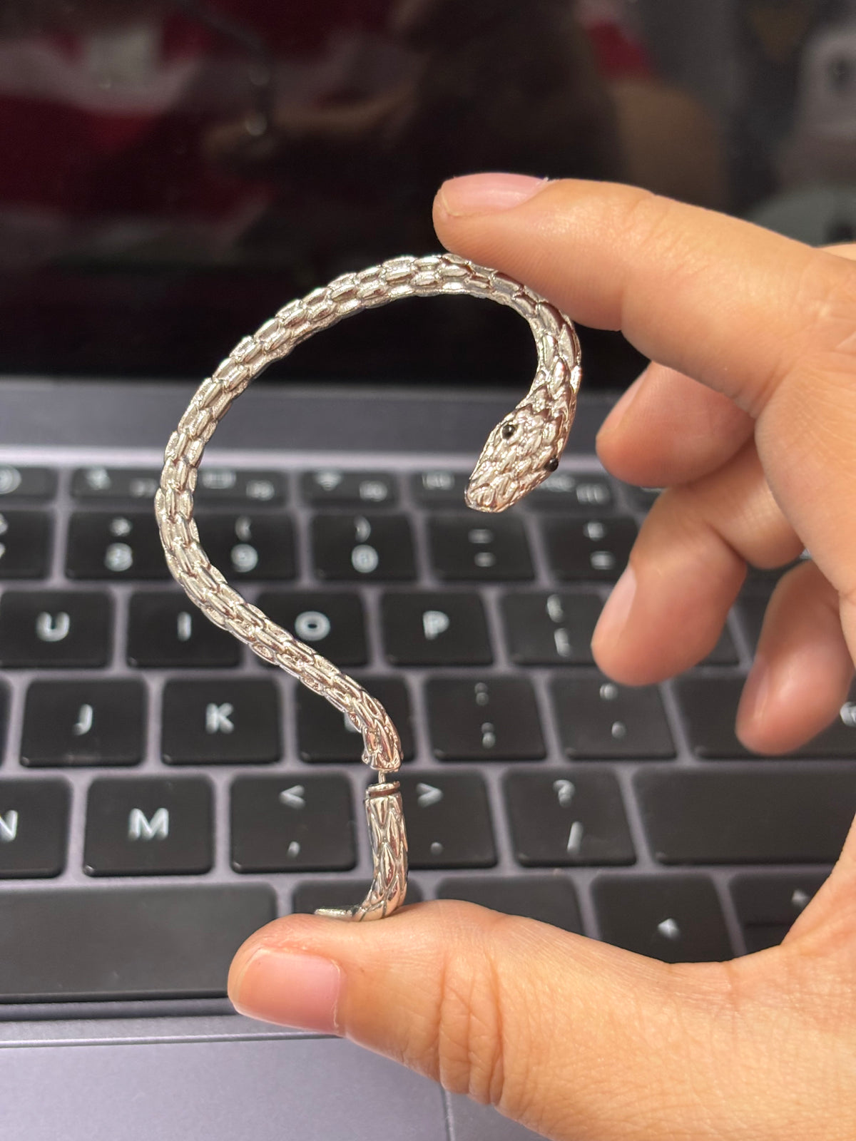 Paire de boucles d'oreilles manchette "Serpent Gothique" avec piercing d'oreille en forme de croix