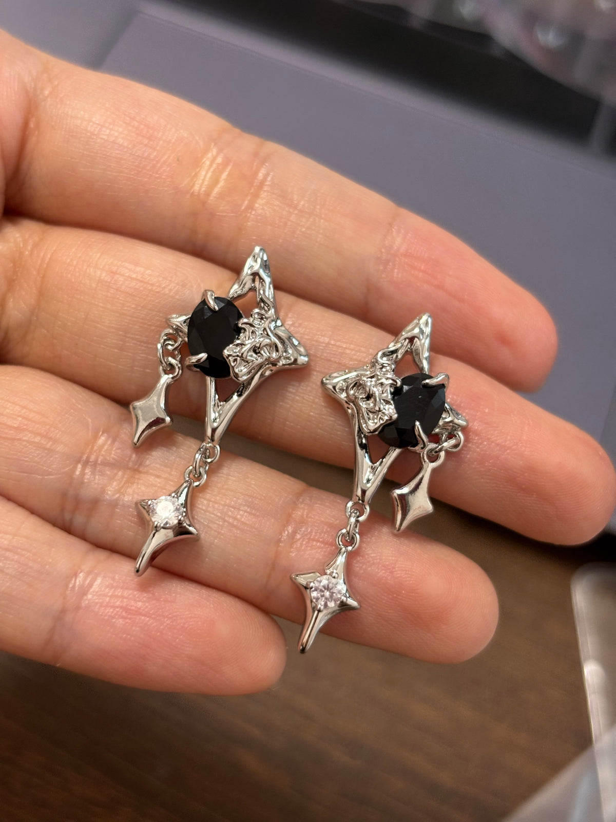 Boucles d'oreilles étoile strass quadrangulaires scintillantes