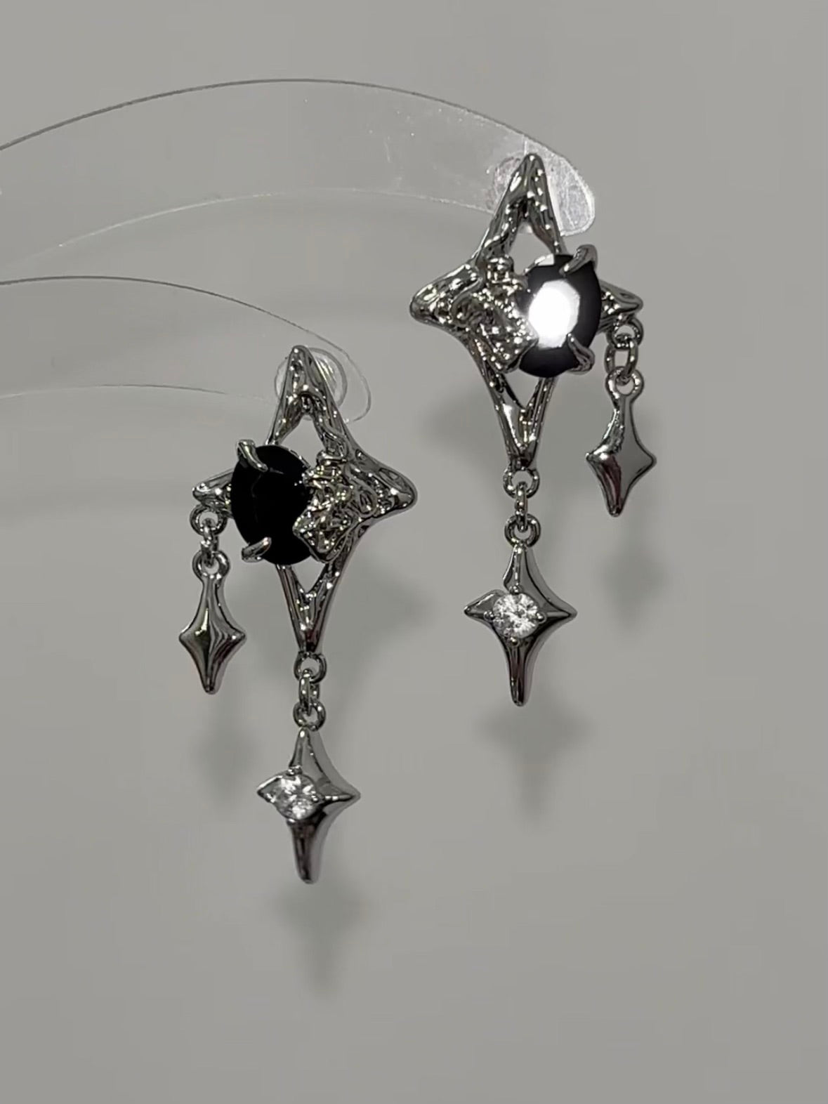 Boucles d'oreilles étoile strass quadrangulaires scintillantes