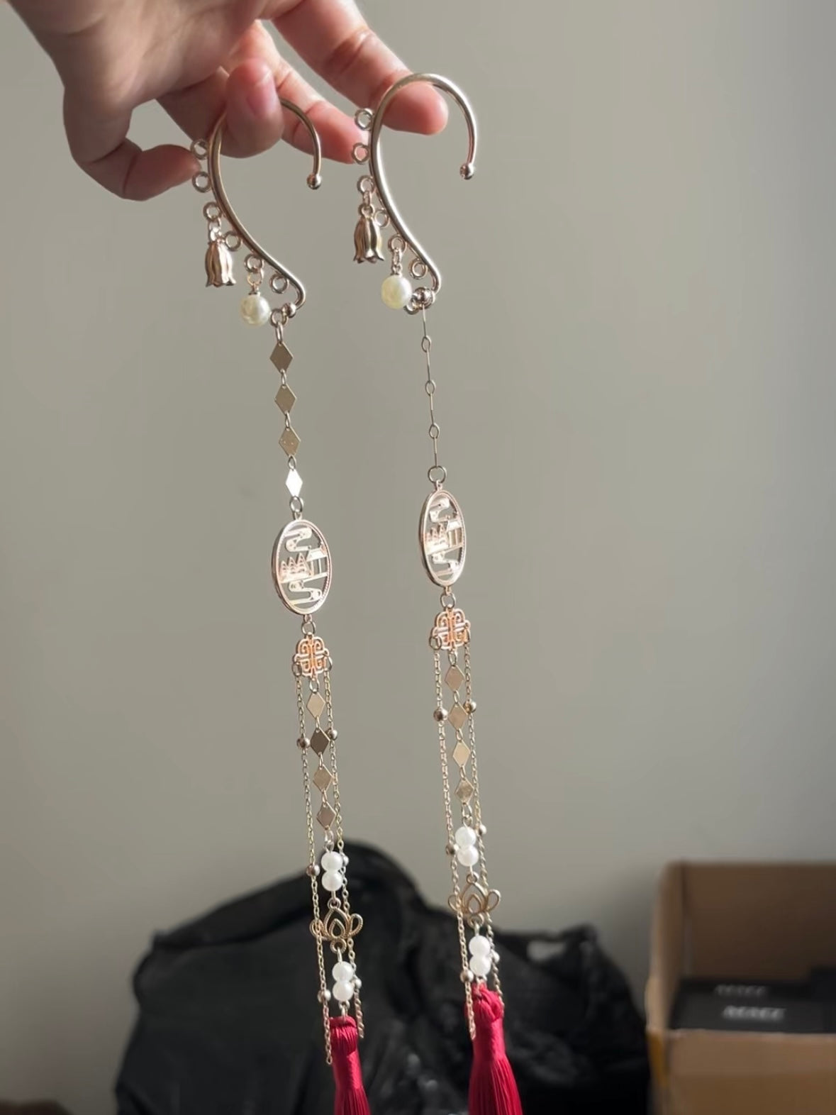 Xie Lian &amp; Hua Cheng – Designer-Ohrmanschette mit langer Quaste und Perlen (ein Paar)