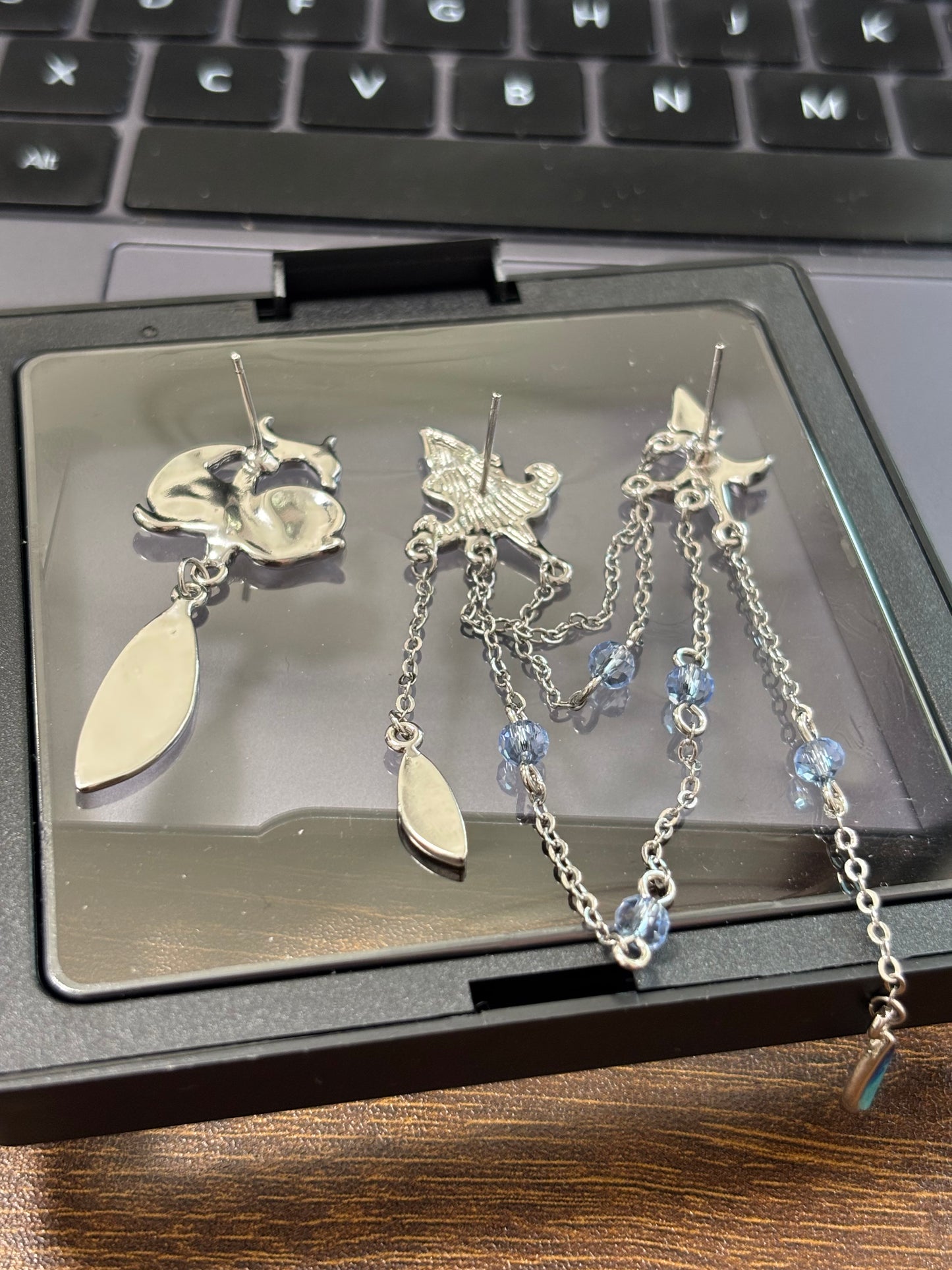 Neuvillette Genshin Impact Designer Blaue asymmetrische Ohrringe