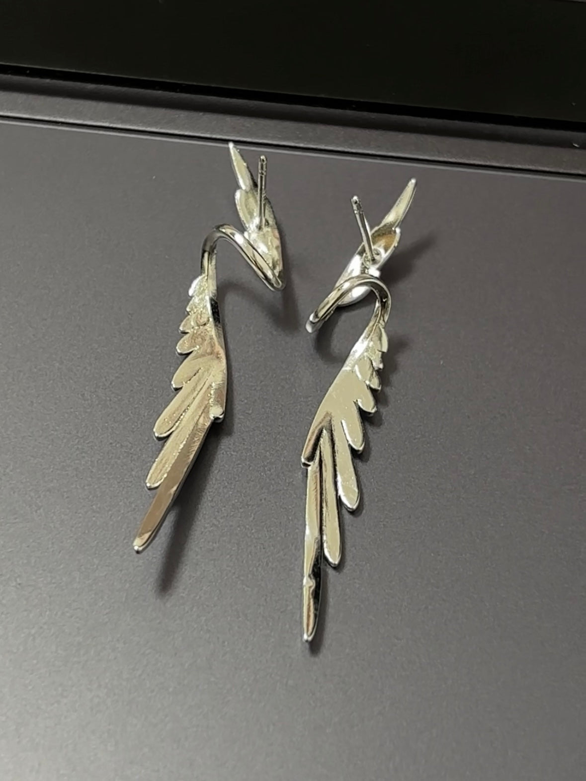 Designer-Ohrstecker mit Engelsflügeln