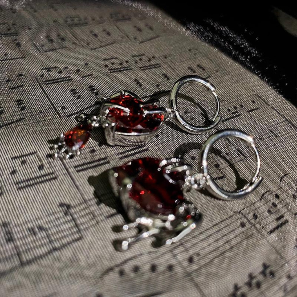 Y2K Gothic Brennendes Herz Asymmetrische Creolen