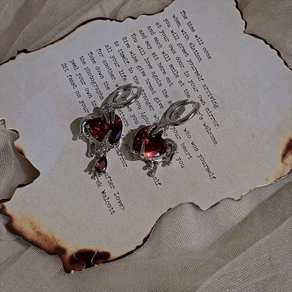 Y2K Gothic Brennendes Herz Asymmetrische Creolen