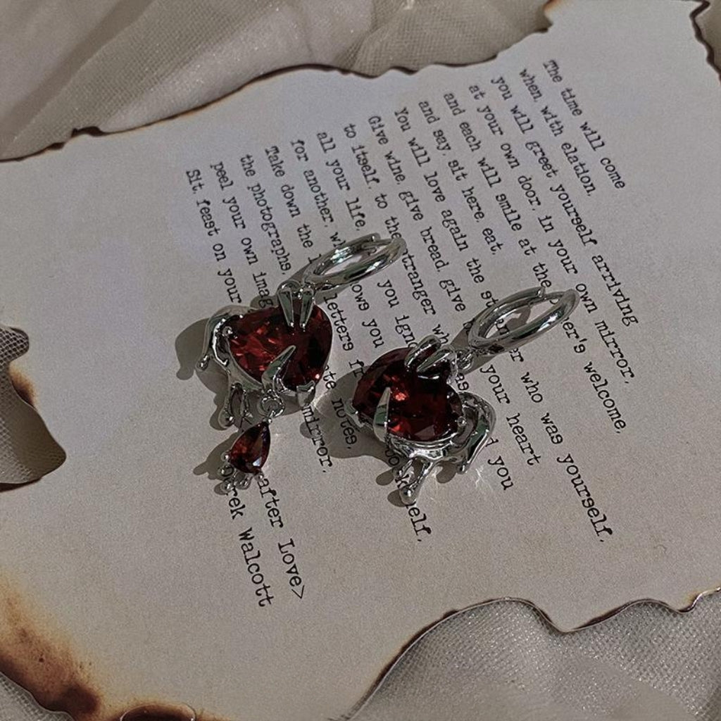 Y2K Gothic Brennendes Herz Asymmetrische Creolen