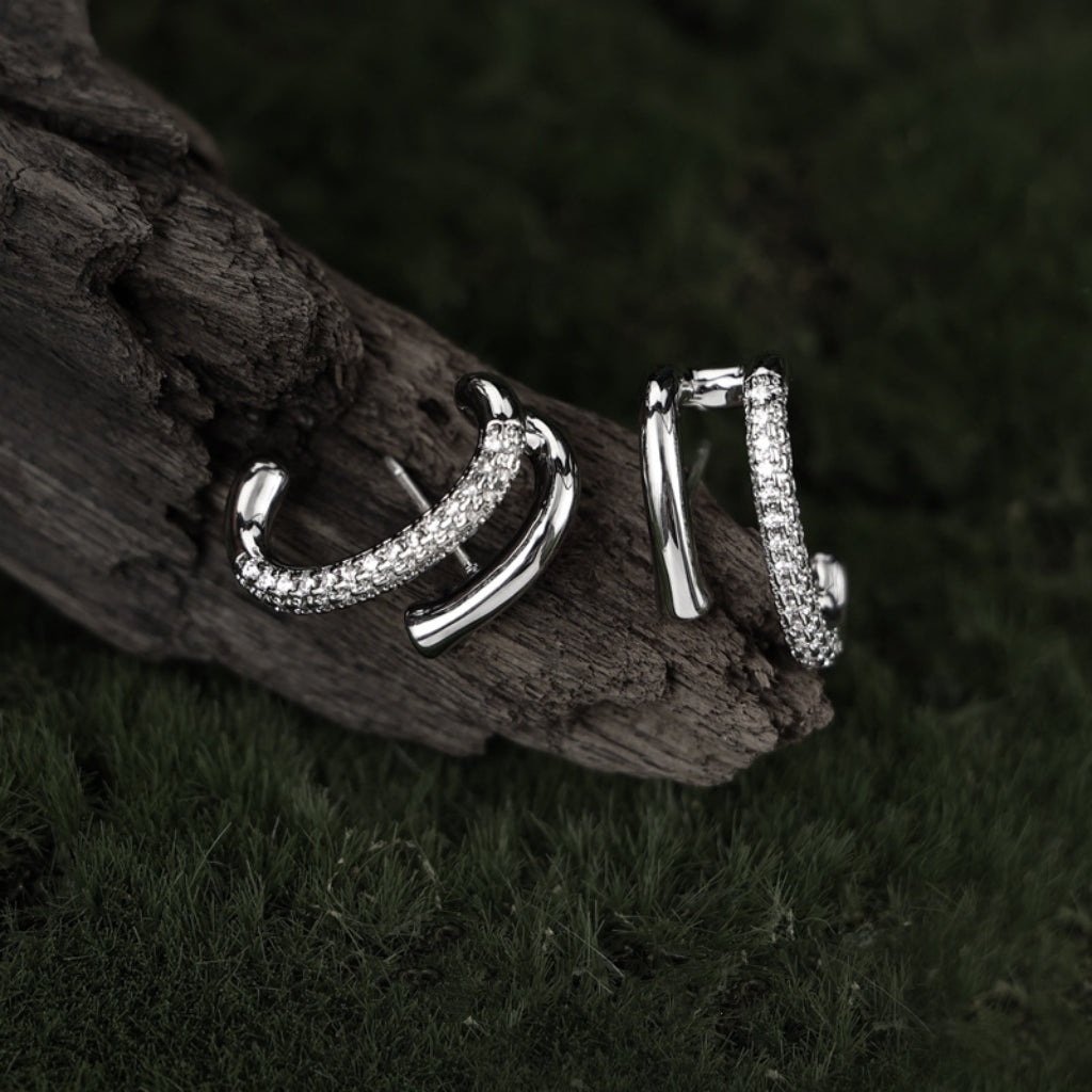 Ohrringe mit zweireihiger Zirkoniaverzierung