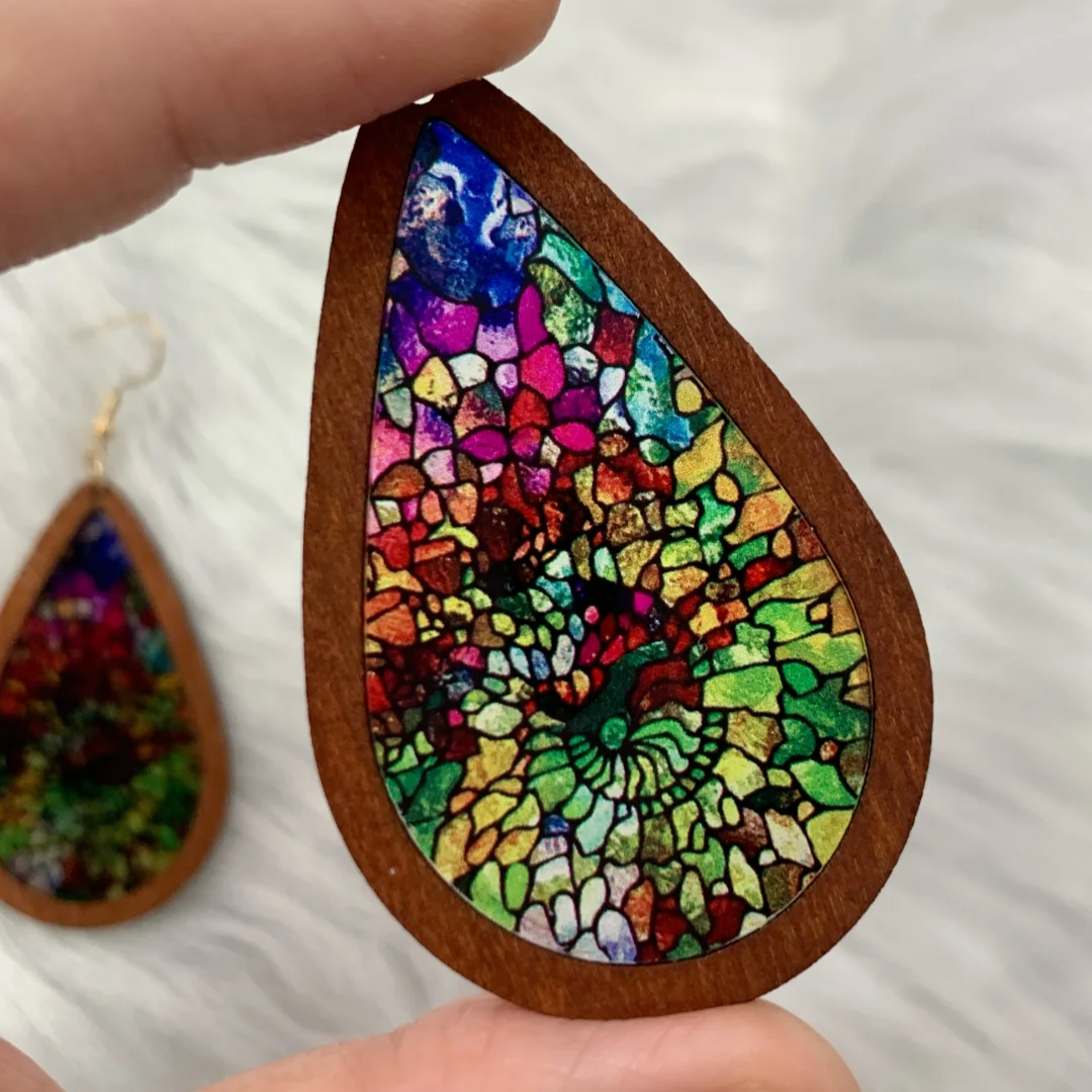 Ohrringe aus Acryl mit Fenster im Tropfen-Stil im Papierschnitt