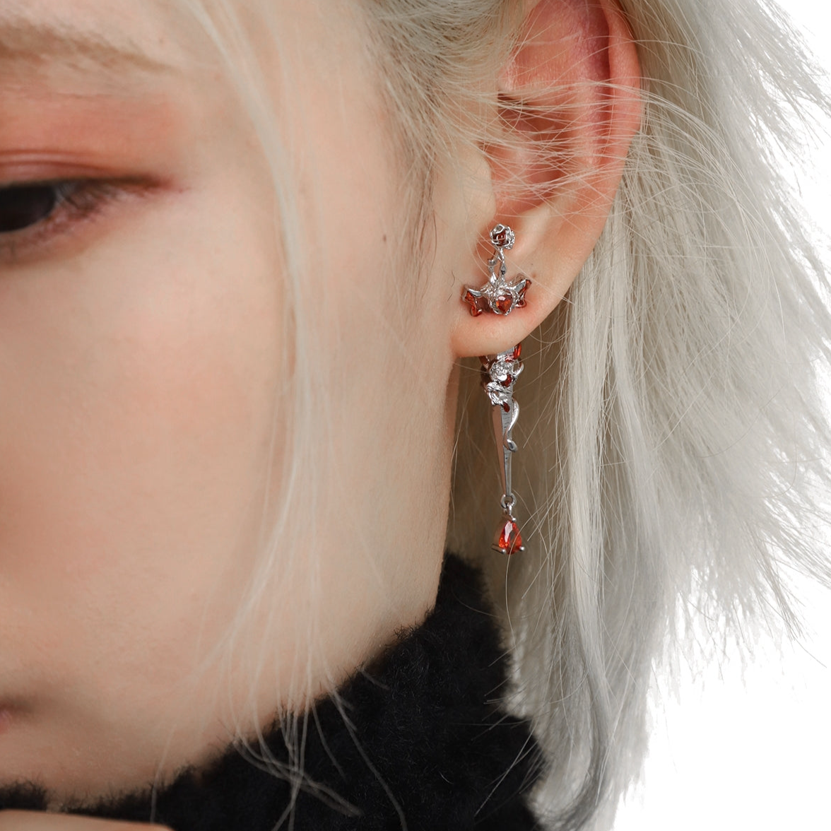 Gothic Vintage Rotes Herz Schwert Designer Ohrstecker