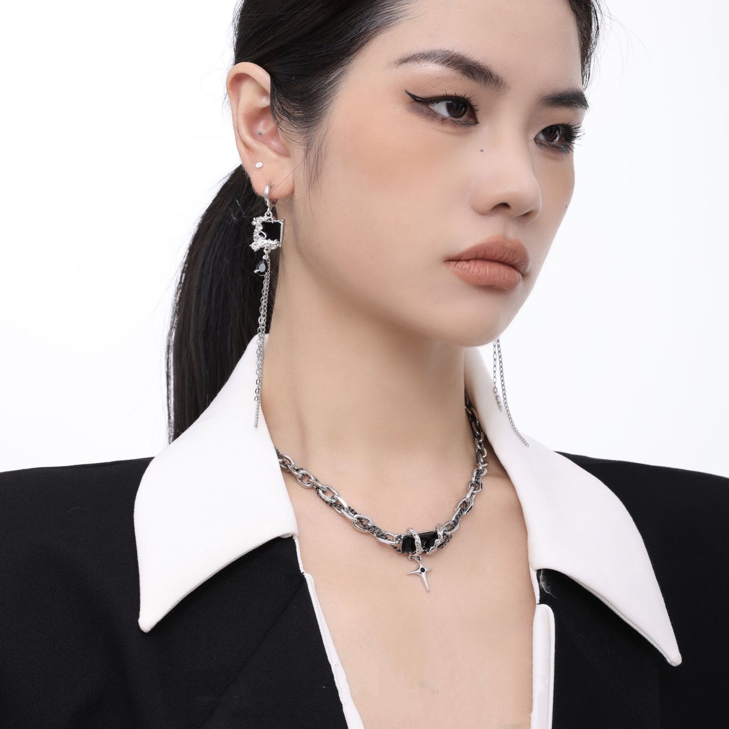 Schicke Halskette mit schwarzem Zirkonia und Stern für Damen