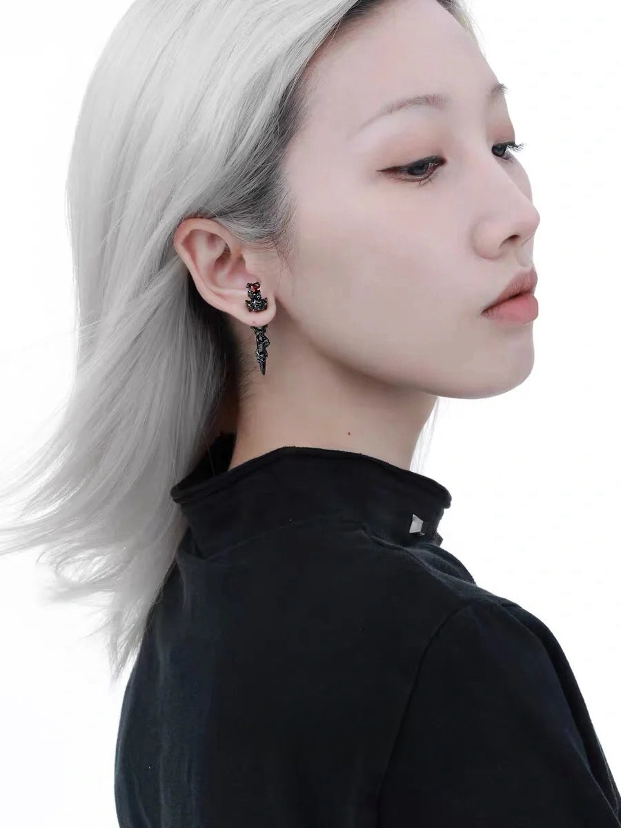 Ohrstecker mit Rosenschwert für Mädchen im Punk-Stil