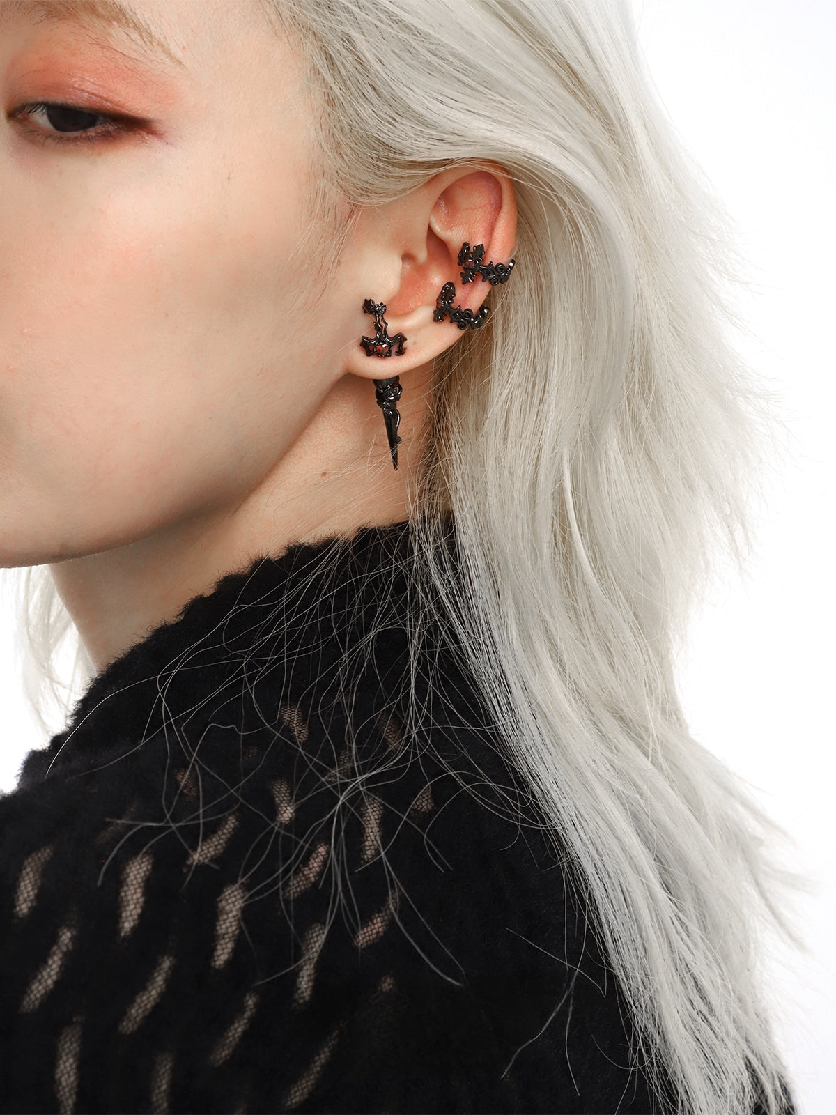 Gothic Vintage Rotes Herz Schwert Designer Ohrstecker