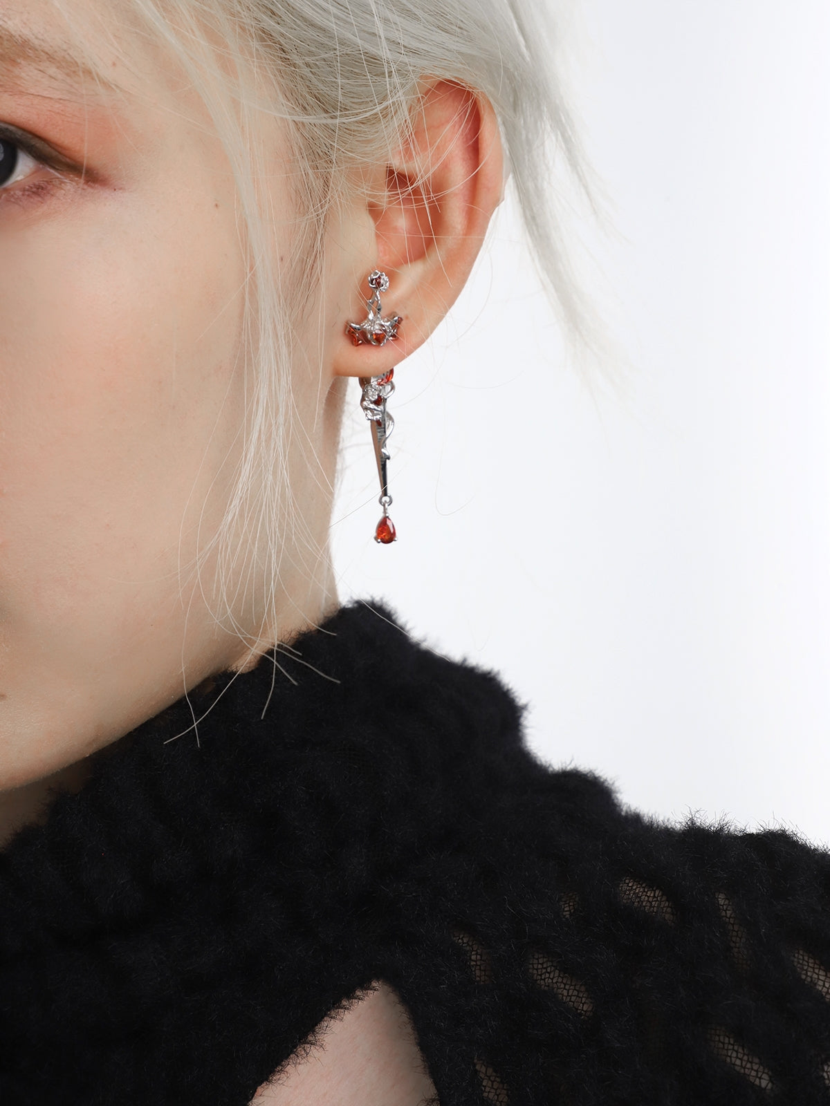 Gothic Vintage Rotes Herz Schwert Designer Ohrstecker