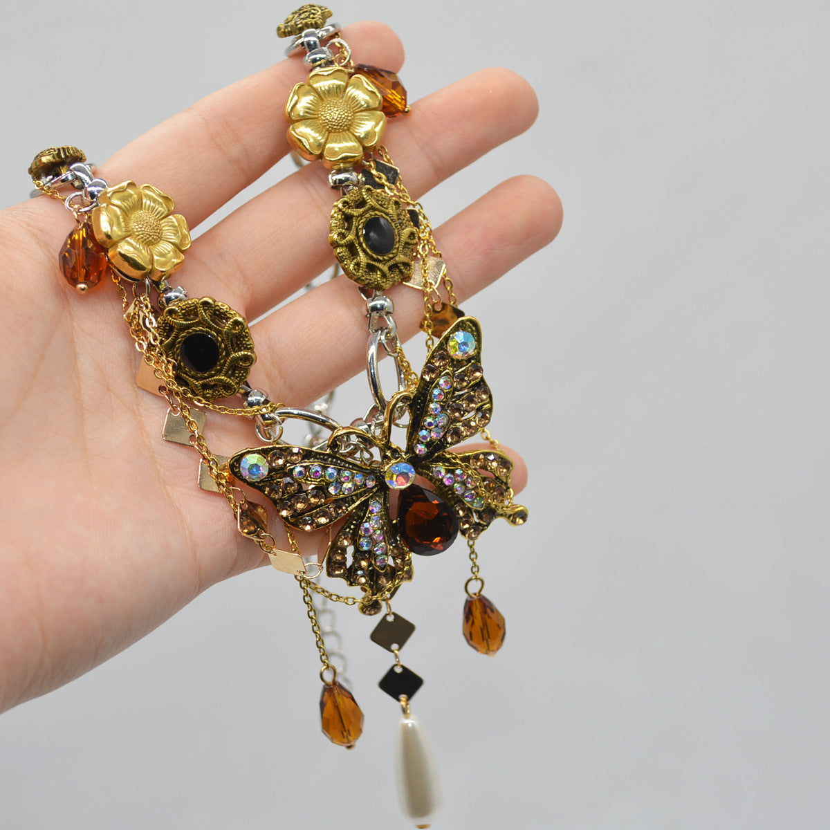 Vintage Mädchen Braun Schmetterling Quaste Choker Halskette