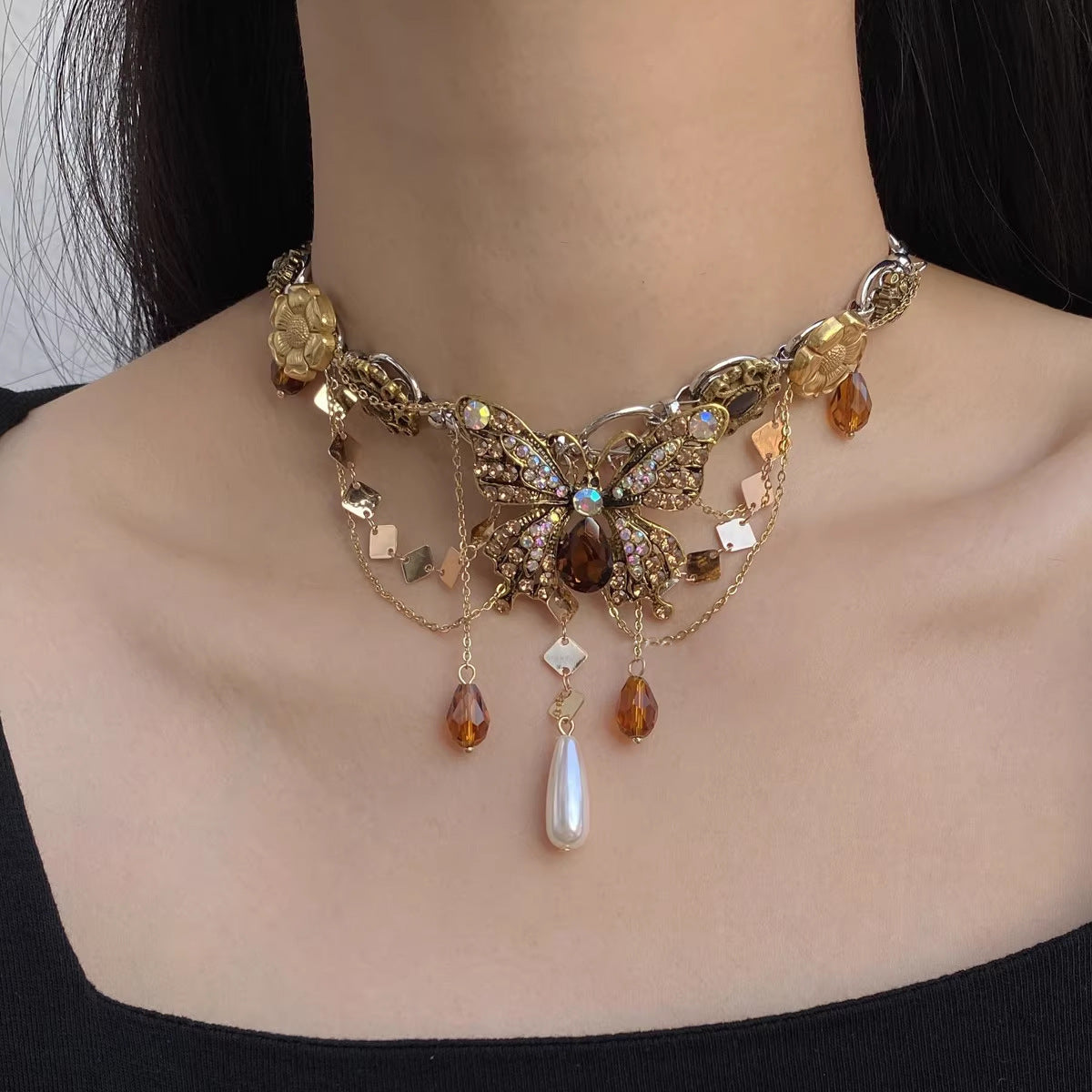 Vintage Mädchen Braun Schmetterling Quaste Choker Halskette