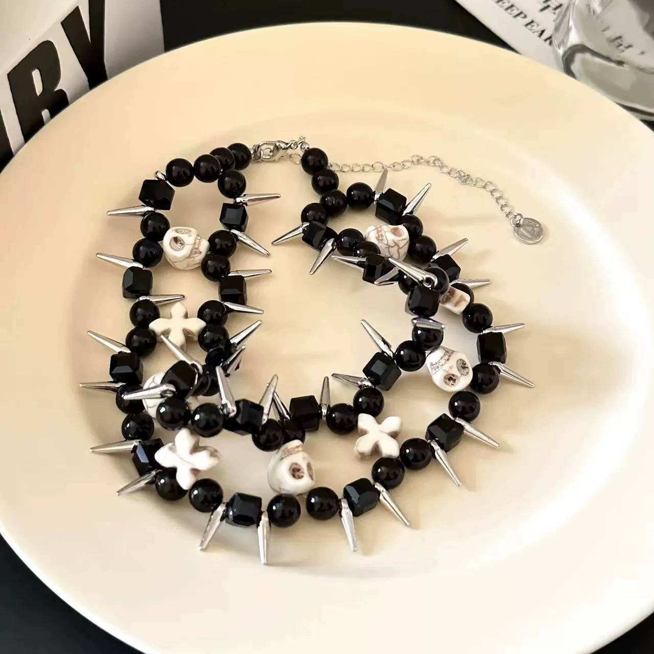 Gothic Totenkopf Nieten Schwarze Perlen Choker