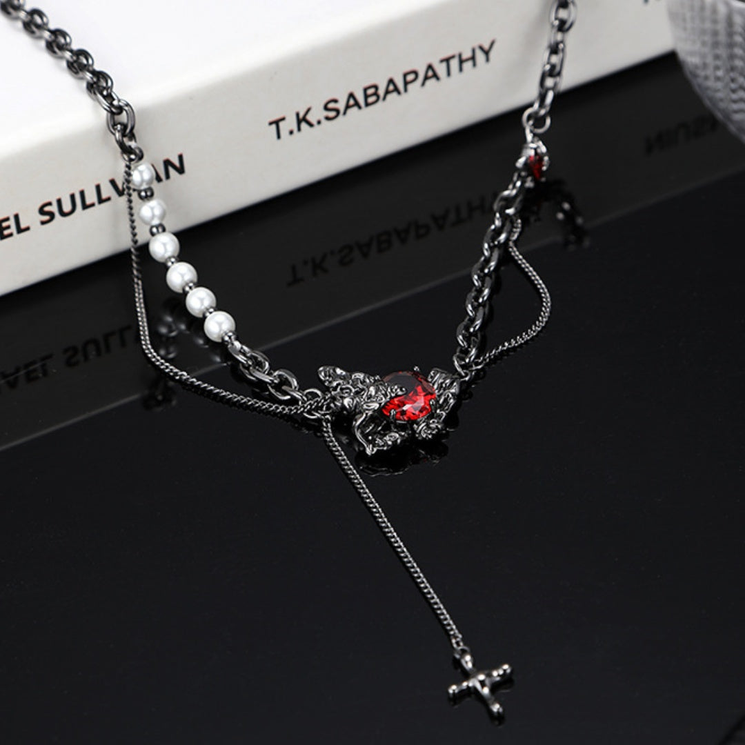 Dunkelrote Damen-Halskette mit Schmetterlingsperlen und Quaste