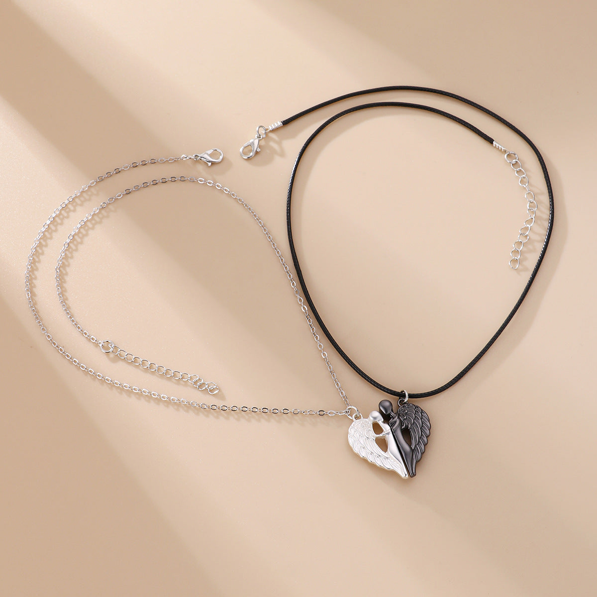 Magnetische Halskette mit umarmendem Herz für Paare