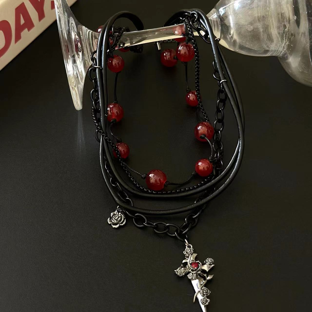Y2K Dark Gothic Rose Kreuz Rote Perlen Choker Halskette