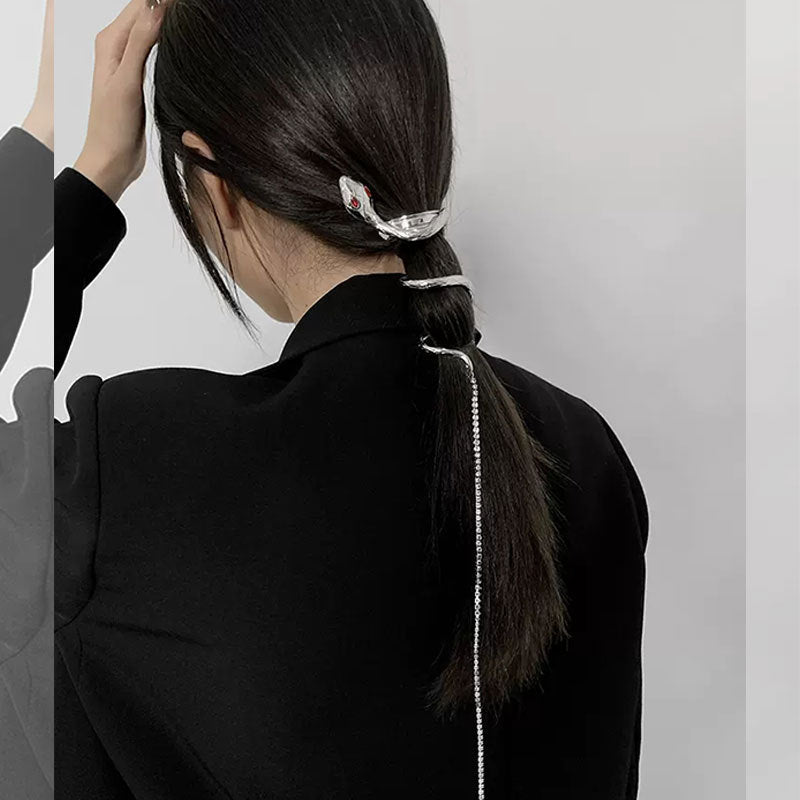 Schicke Slytherin Haarnadel in silberner Schlangenform