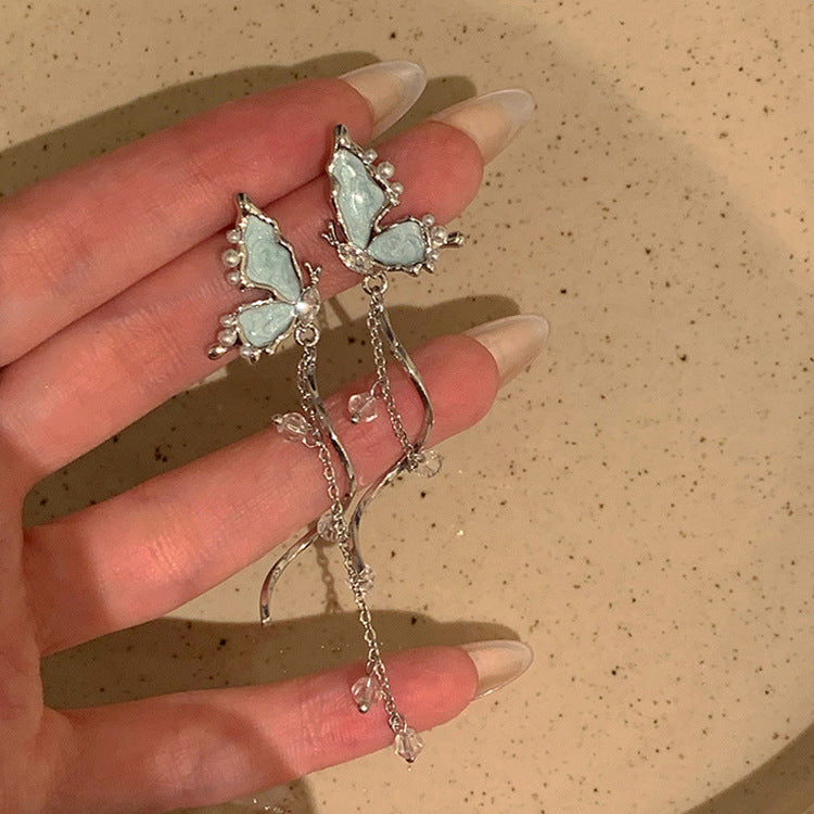 Einzigartiger langer Quastenohrring mit blauer Perle