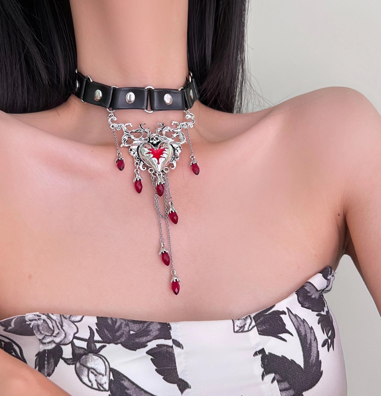 Die Hölle, das sind die anderen. Halskette