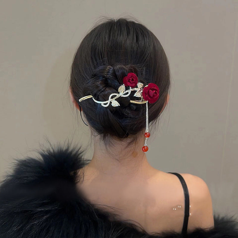 Romantische Haarnadel mit roter Rose und Quaste für Damen