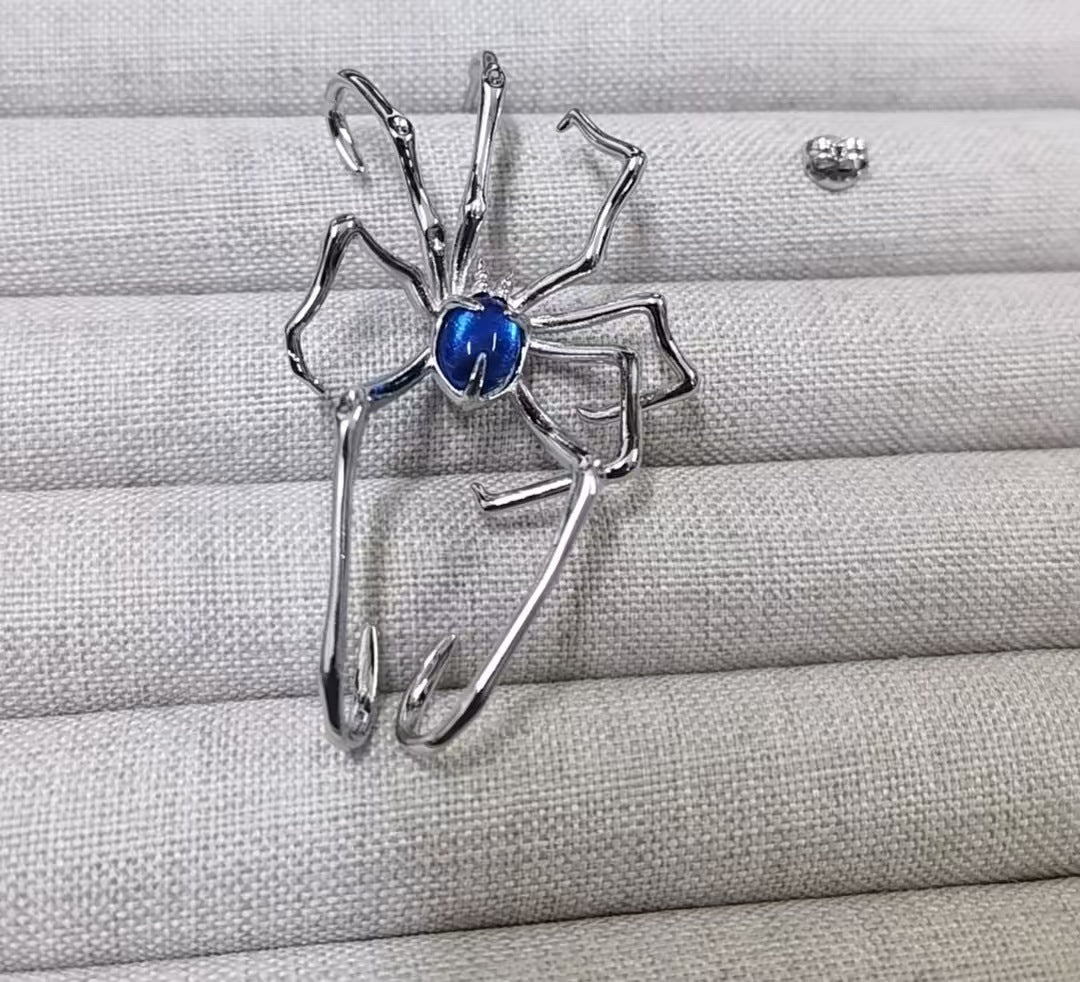 High Quality Goth Designer Spider Crawling Earring[Single One]