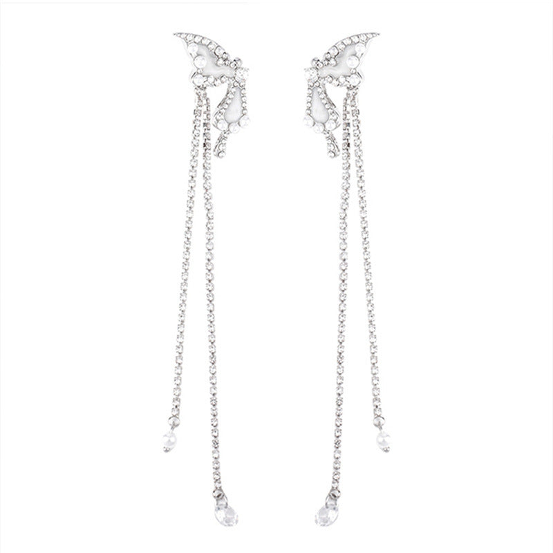 Schicker Ohrring mit Schmetterlings-Strasssteinen und langer Quaste (kein Ohrlochstechen)
