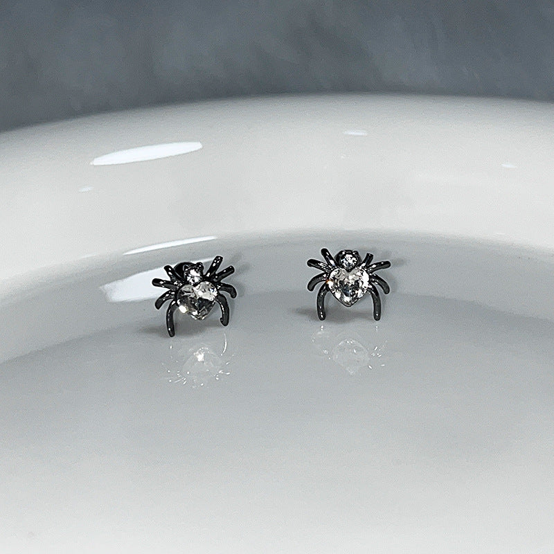 Süße Y2K süße kleine Spinnenknorpel Ohrstecker (ein Paar)