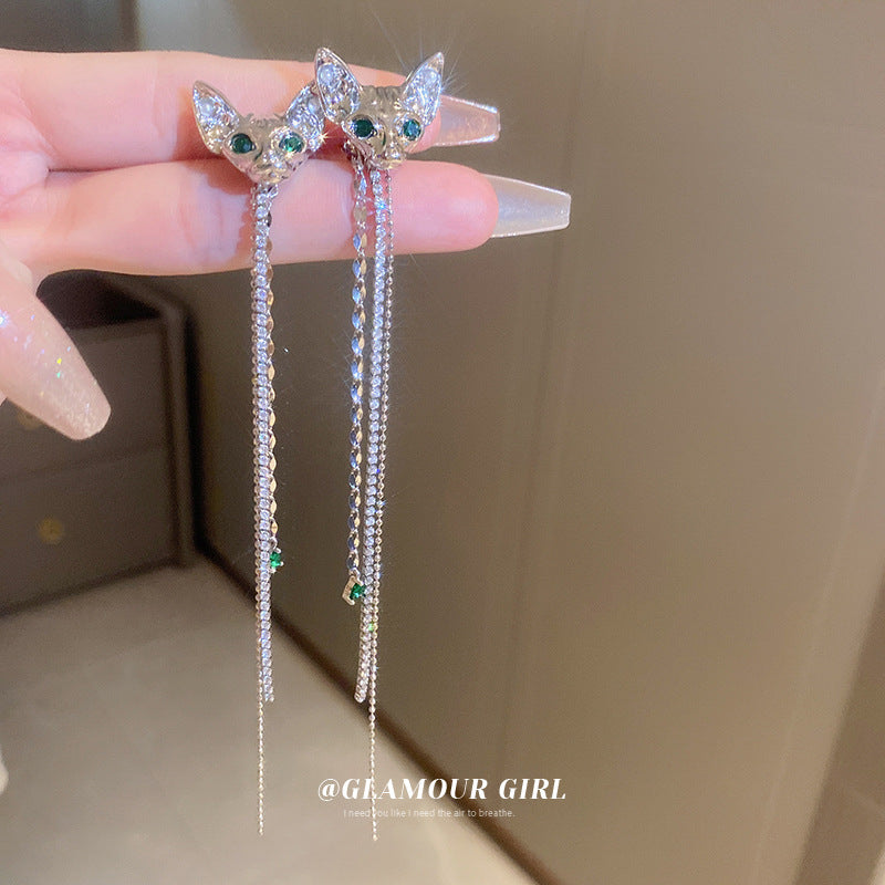 Niedliche Designer-Ohrmanschette mit langer Quaste und Katzenmotiv in Silber