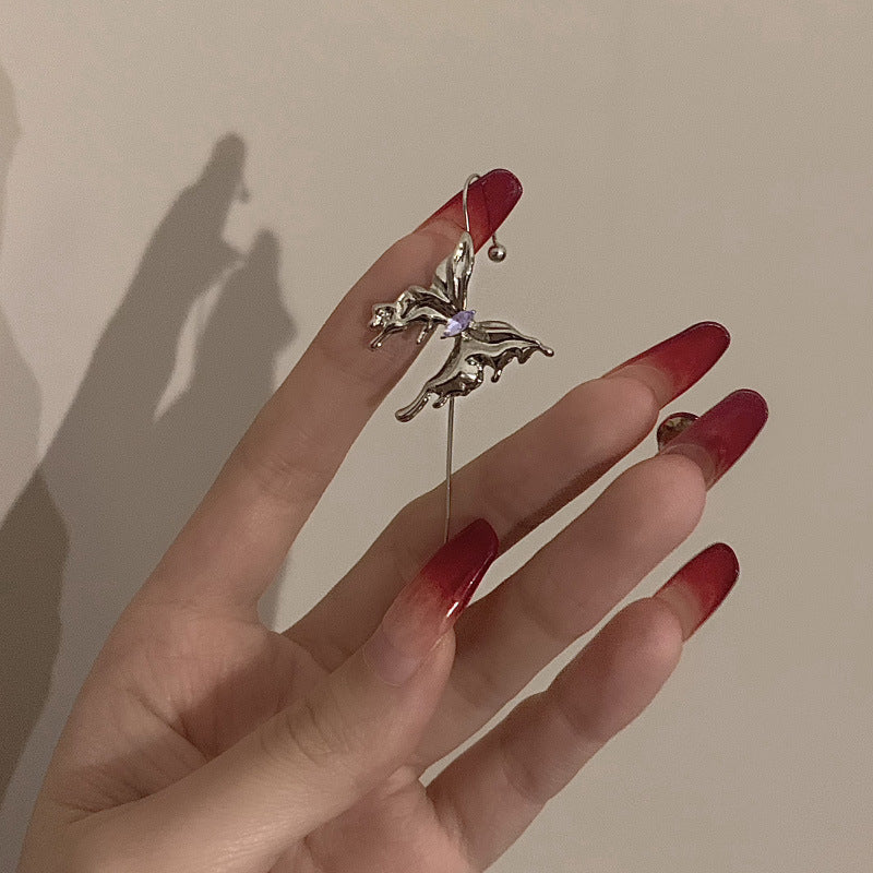 Schicker silberner Schmetterlings-Ohrstecker