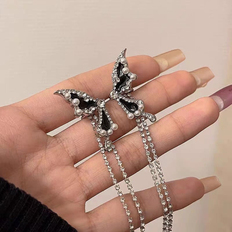 Schicker Ohrring mit Schmetterlings-Strasssteinen und langer Quaste (kein Ohrlochstechen)