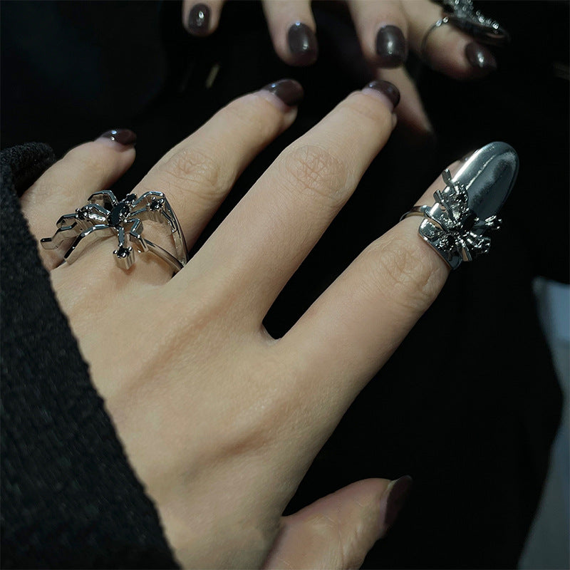Schicker Spinnenring und Nagelring im Unisex-Punk-Stil