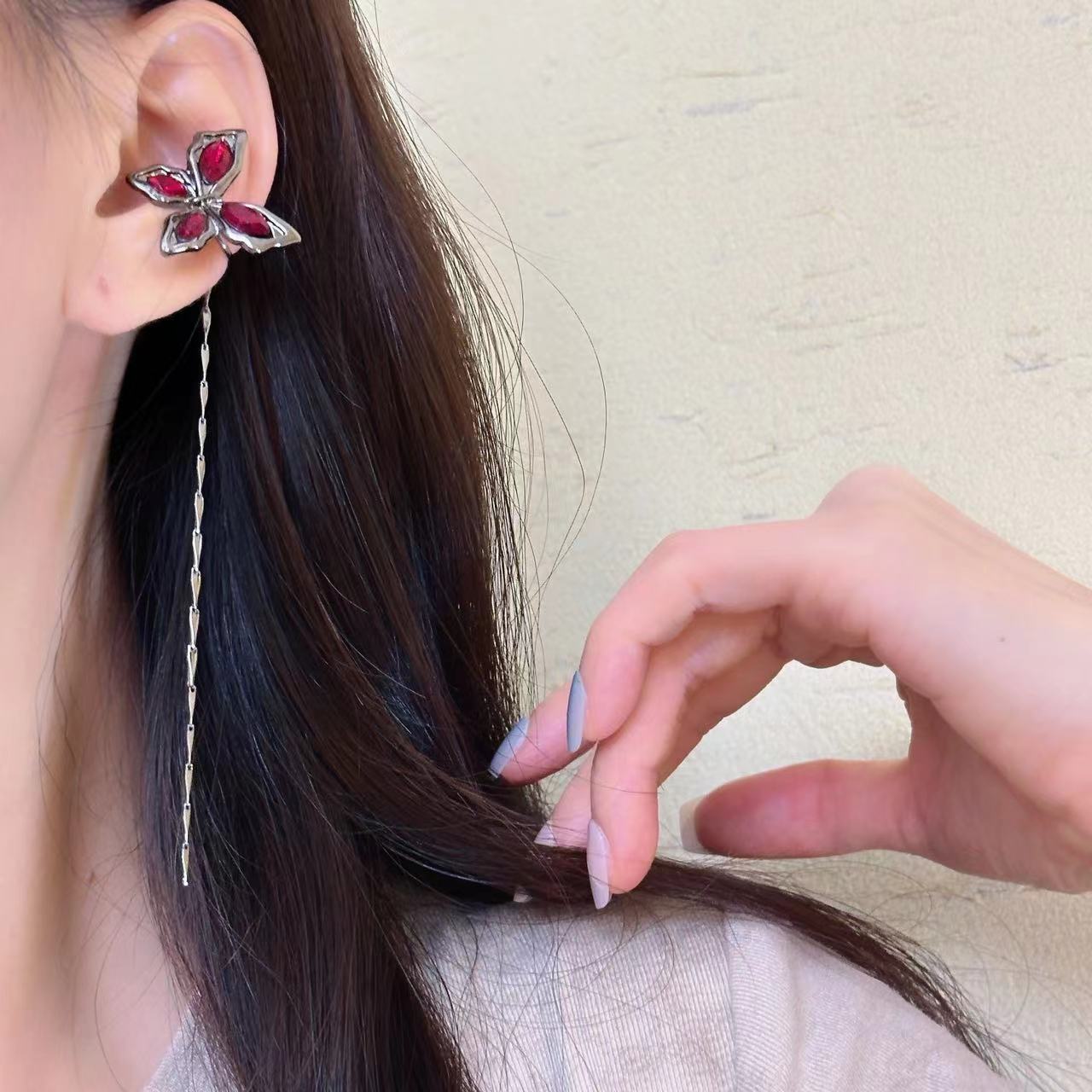 Dunkelroter Spicy Girl Butterfly-Ohrring (kein Ohrlochstechen erforderlich)