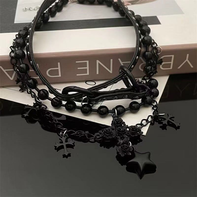 Y2K Gothic Doppelreihige Choker Halskette mit schwarzem Stern und Kreuzperlen