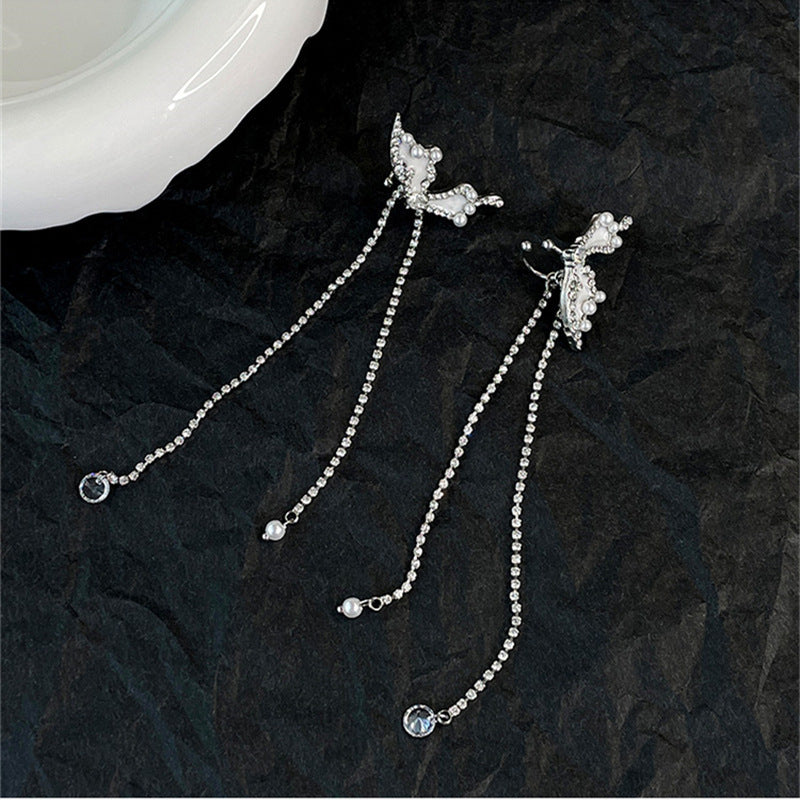 Schicker Ohrring mit Schmetterlings-Strasssteinen und langer Quaste (kein Ohrlochstechen)