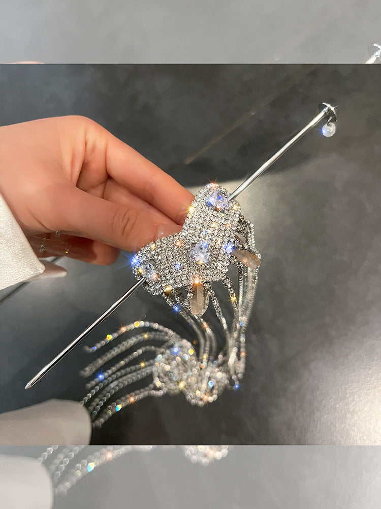 Schicke, glänzende, herzförmige Haarnadel für Damen mit Strasssteinen und superlanger Quaste