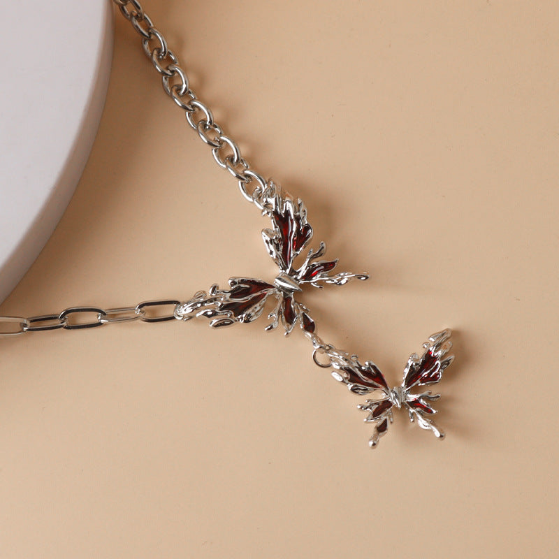 Gothic Halskette aus Metall mit zwei roten Schmetterlingen