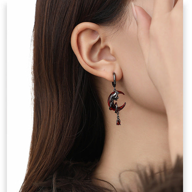 Boucles d'oreilles créoles asymétriques demi-lune rouge gothique et rose noire pour Arlecchino Genshin