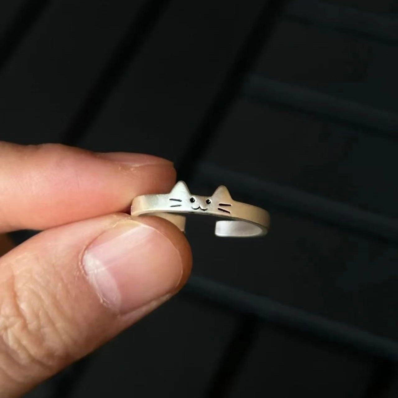 Süße offene Ringe aus Silber mit Katze und Hund