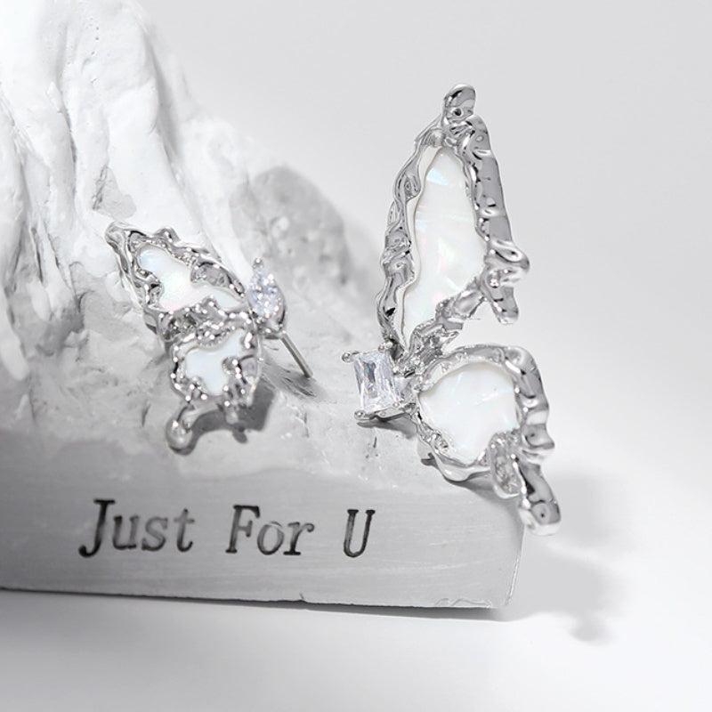 Asymmetrische Ohrstecker aus Metall mit Schmetterlingsmotiv für Damen