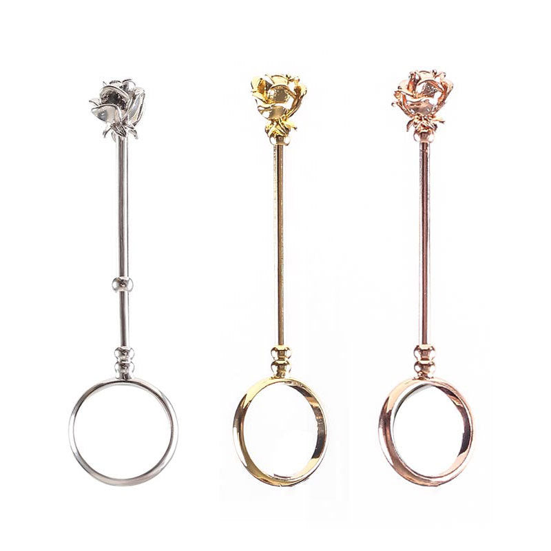 Designer Damen Ring aus Rosémetall zum Halten von Zigaretten