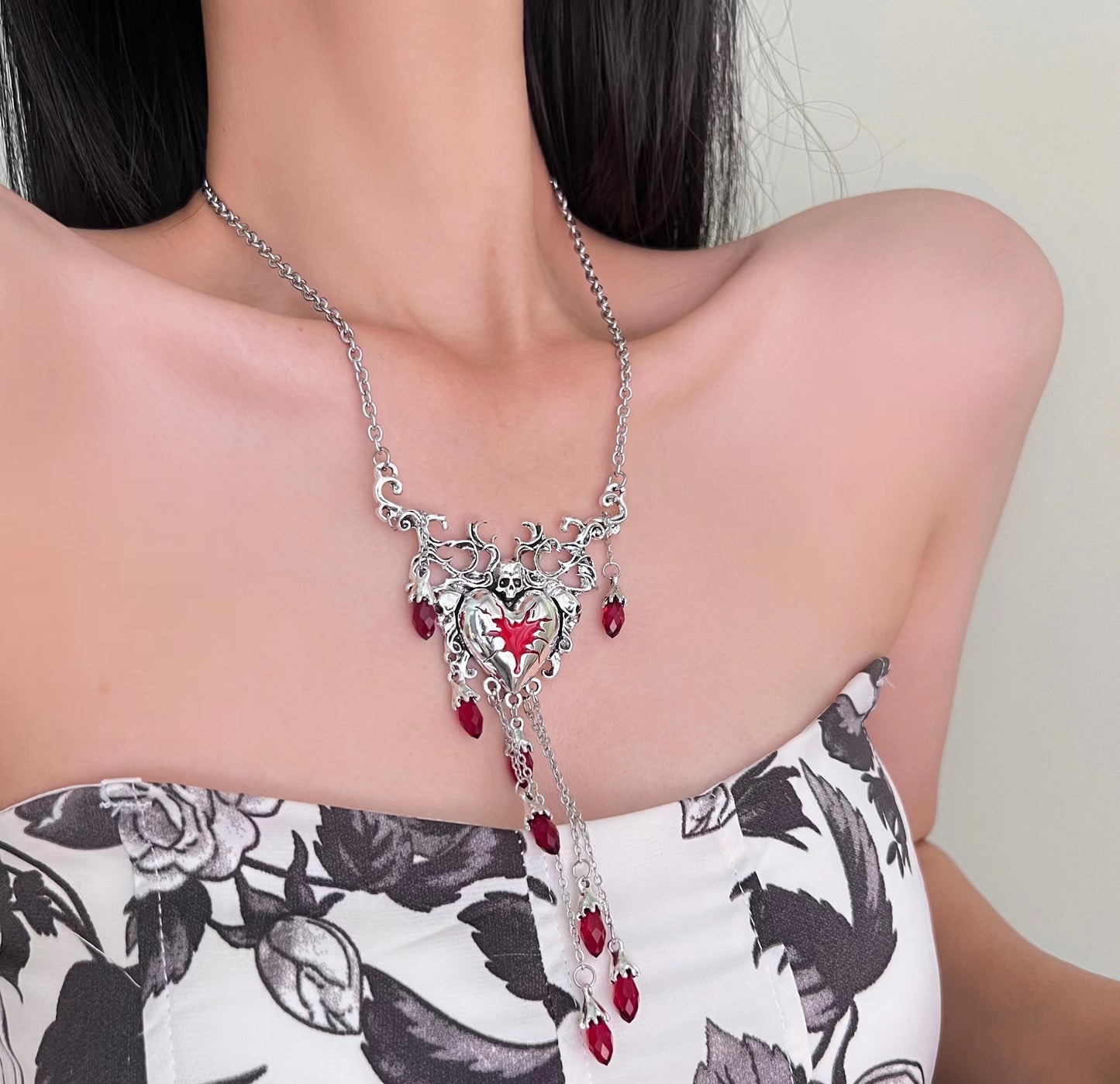 Die Hölle, das sind die anderen. Halskette