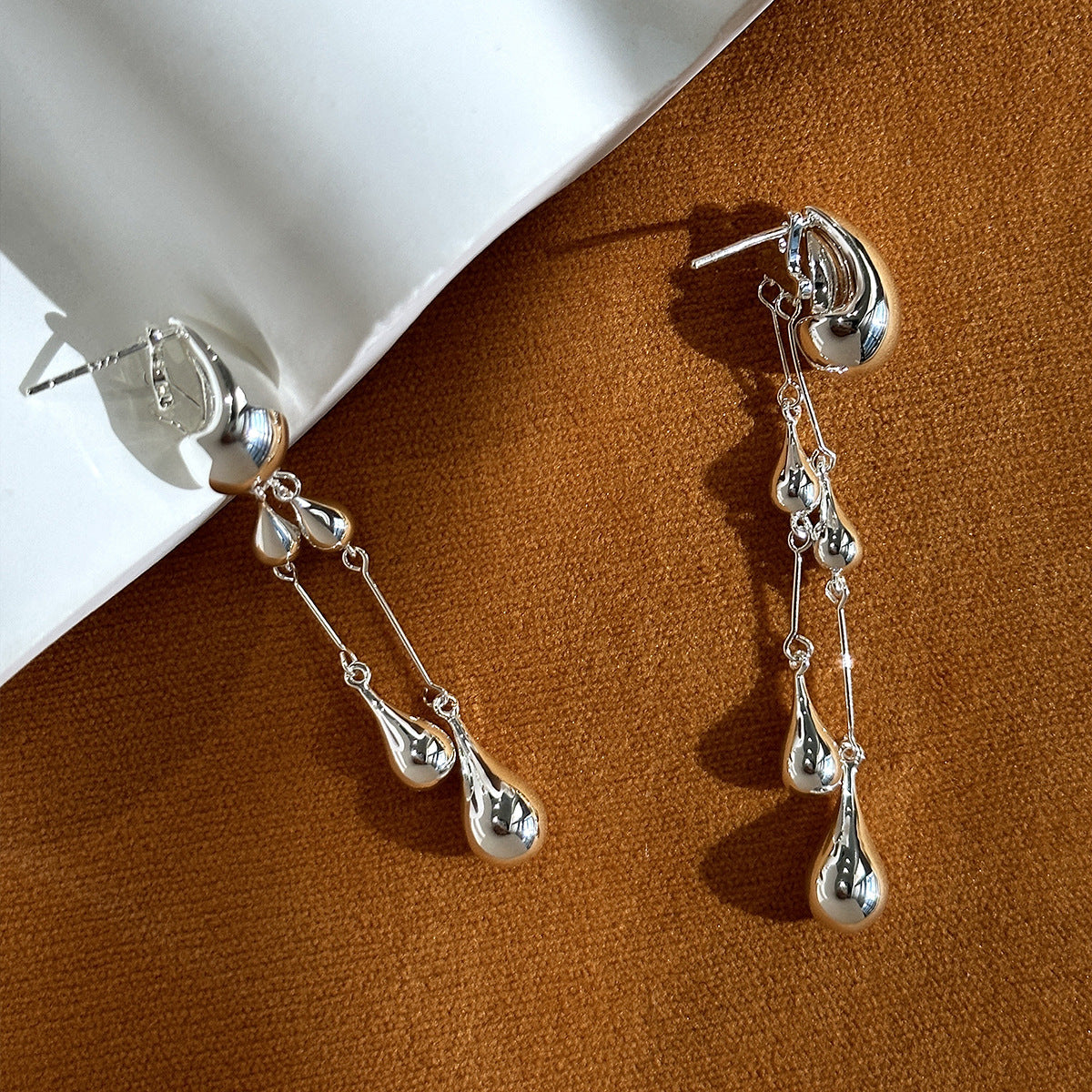 Designer-Ohrstecker mit Quasten vorne und hinten